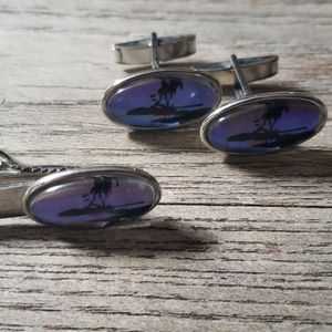 1960's Haiwaiin Themed Cufflinks and Tie Clip